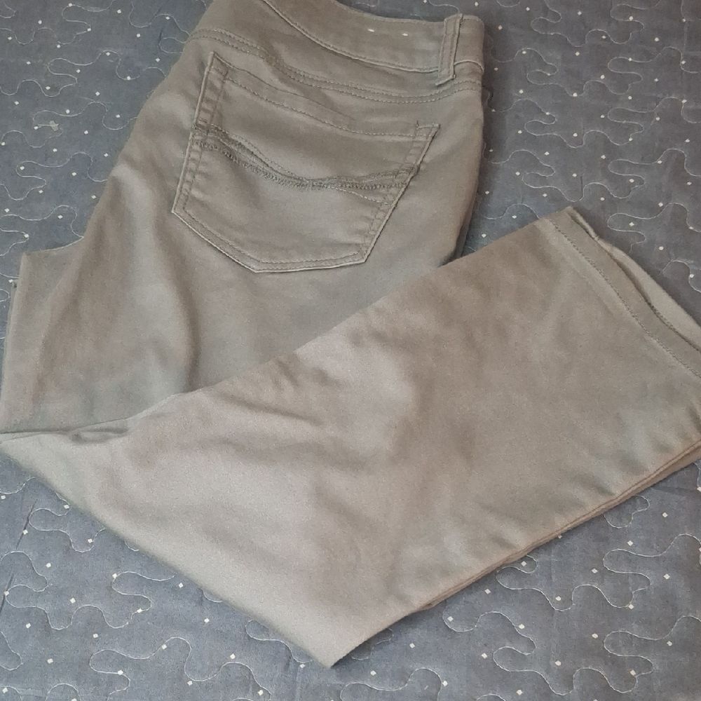 SO Women's Gray Crop Jeans size 13